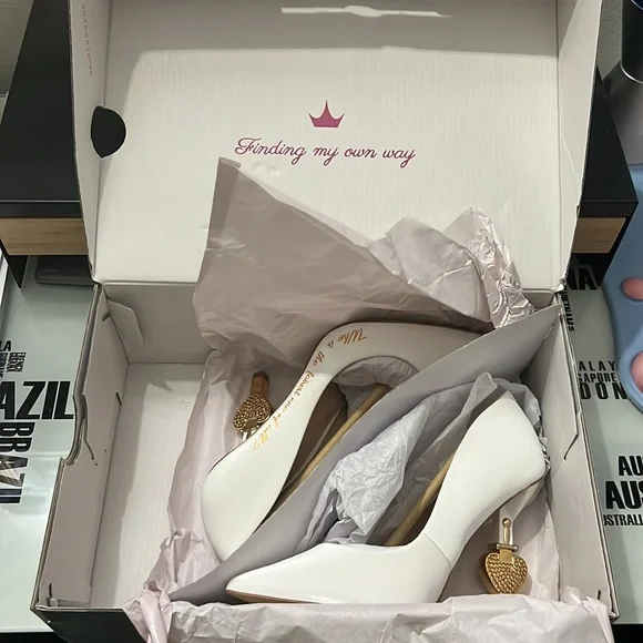 Aldo x Disney Collab, Snow Slippers 🍎 - Picture 5 of 5